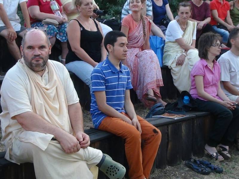 1-2013-Lakatos-Gyula-Boldogsag-Govinda-balrol-Kozepes