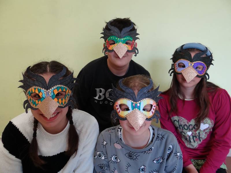 Feket-solyom-maszk-2